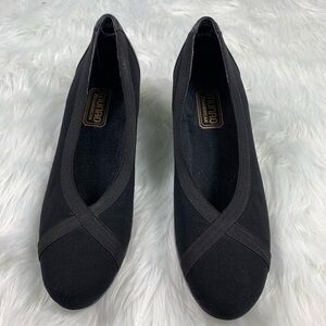 Munro Women's Elegant Black Loafers